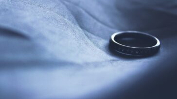 Single wedding ring