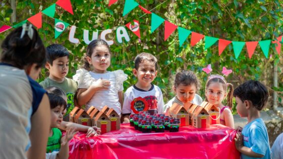 Mindy Kaling’s Take on Meghan Markle’s Kids’ Party Tip Has the Internet Divided