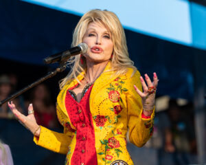Dolly Parton Cancels Las Vegas Shows Amid Health Concerns