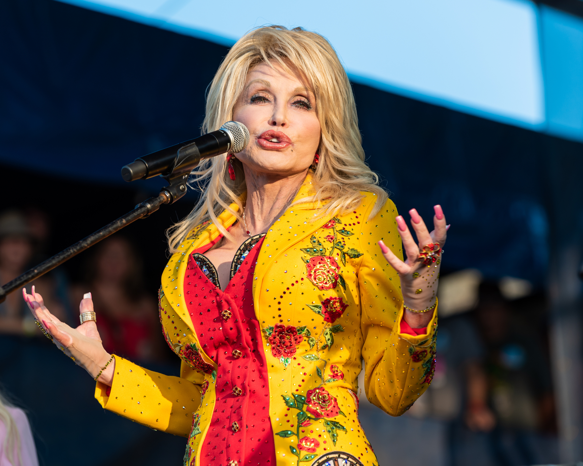 Dolly Parton Cancels Las Vegas Shows Amid Health Concerns