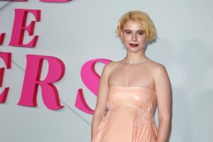 Jessie Buckley Thanks Crew Member’s “Delicious” Soup in Golden Globes Acceptance Speech