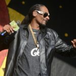 Snoop Dogg Drags the VMAs Back to L.A. and Ends His Opening With a Knock-Knock Joke Nobody Saw Coming